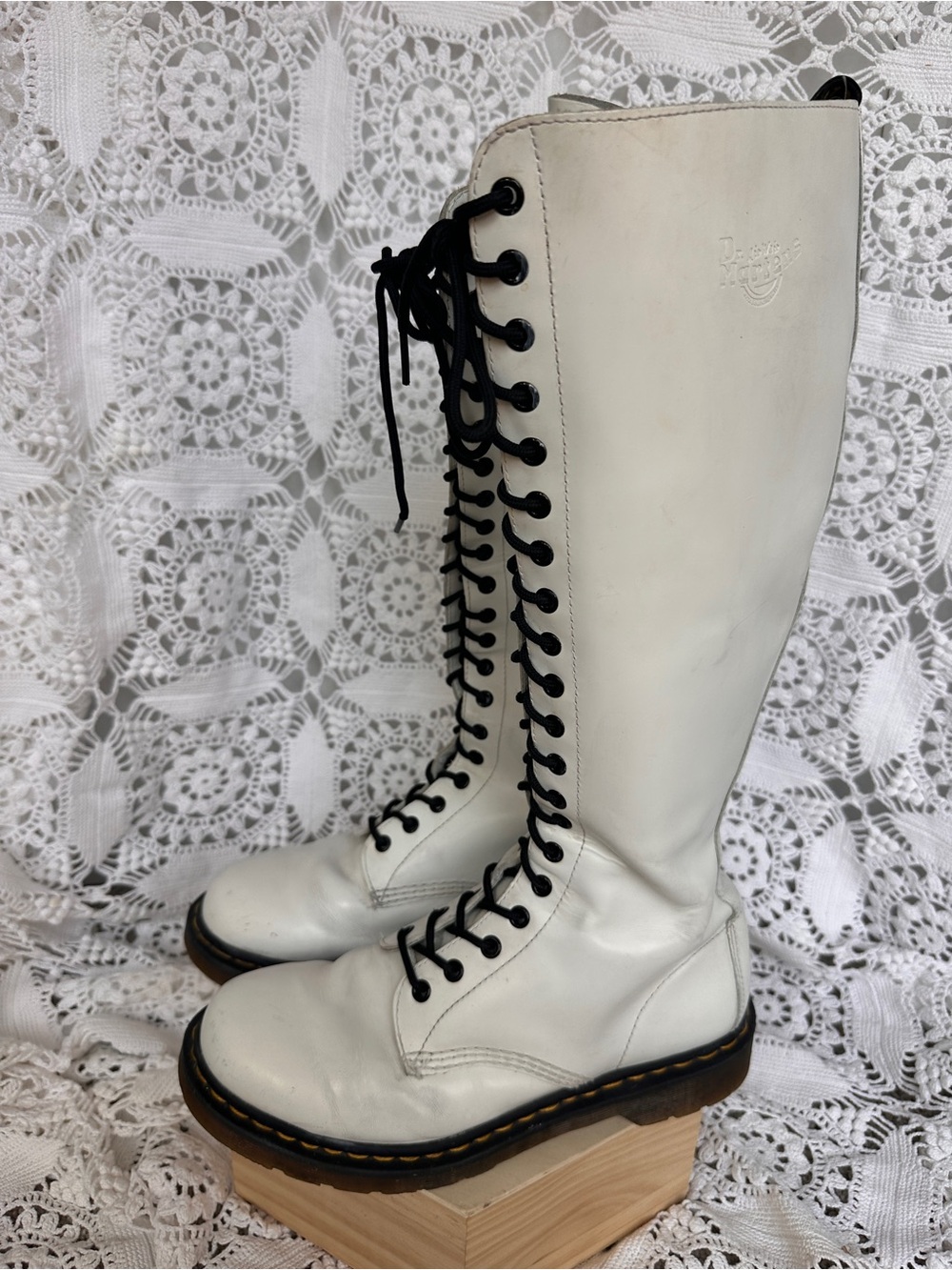 Dr. Martens 1B60 White Leather Knee High 20-Eye Boots Womens 10 Rare